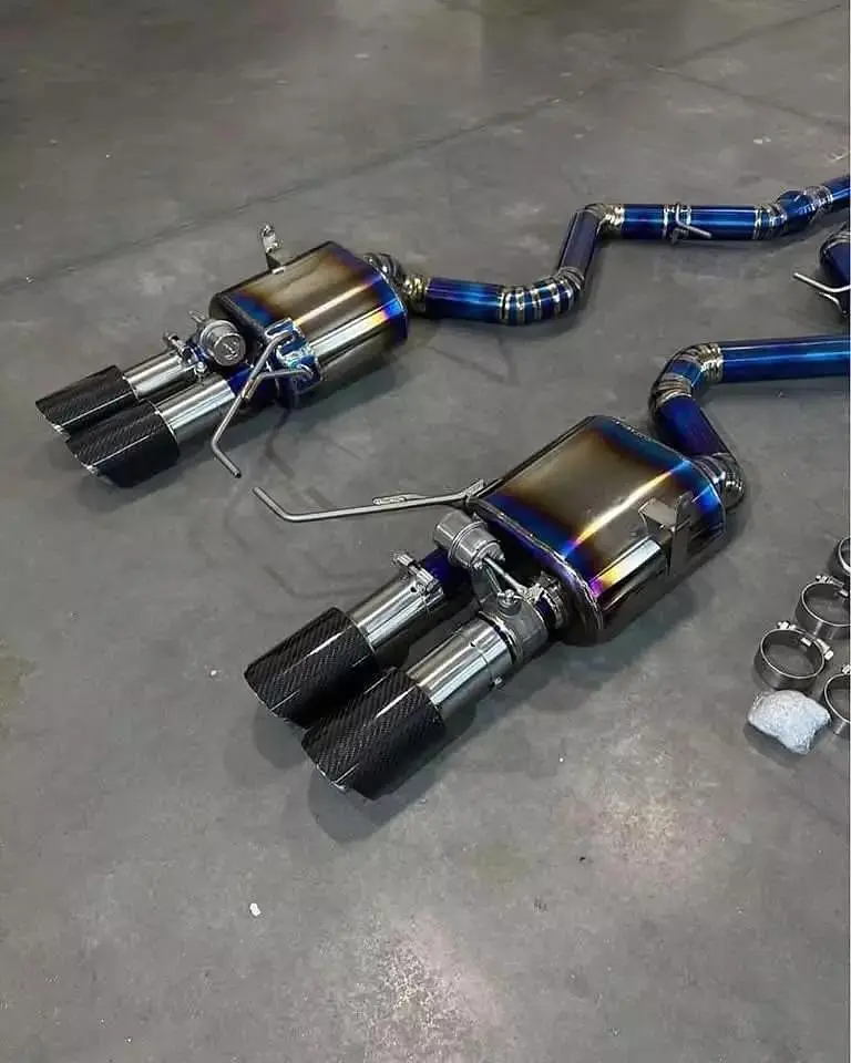 Pièces d'échappement automobile